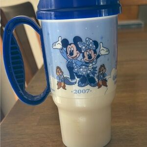 2007 Disney World Where Dreams Come true Blue and White Travel Mug
